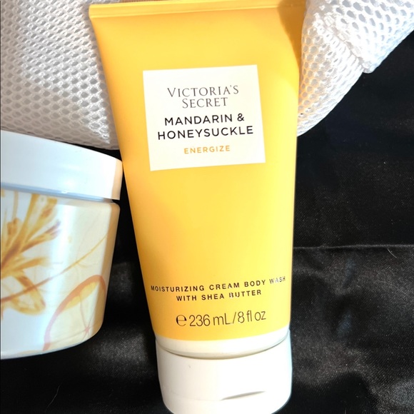 COPY - Victoria’s Secret beach bag of 4 products.Mandarin and Honeysuckle.Great… - Picture 4 of 7